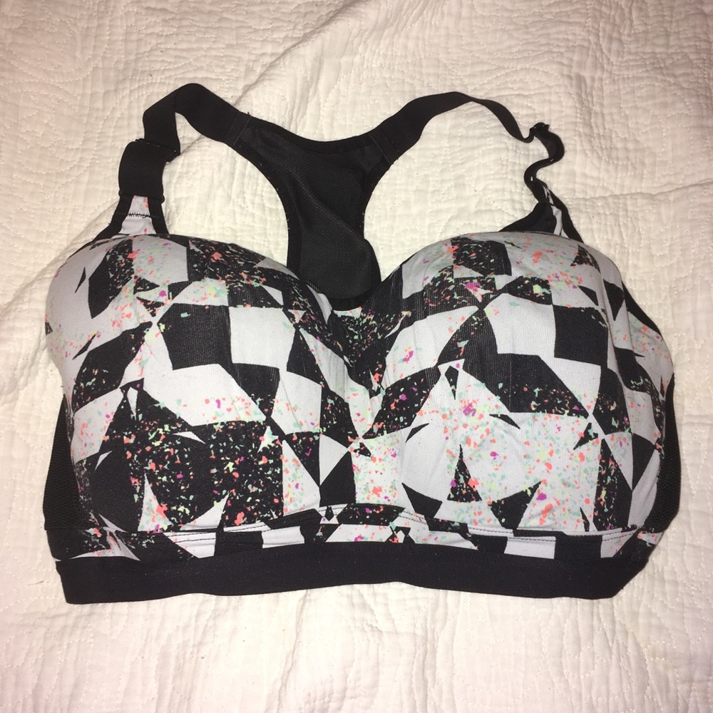 Victoria sport pattern sports bra